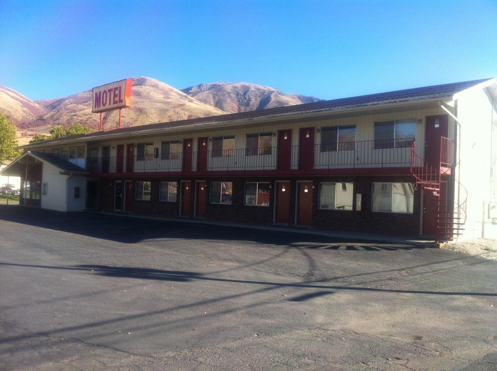 Galaxie Motel ブリガム・シティ エクステリア 写真